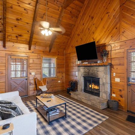 Dudley II By Avantstay Comfortable Cabin W Hot Tub Views Pigeon Forge Exteriér fotografie